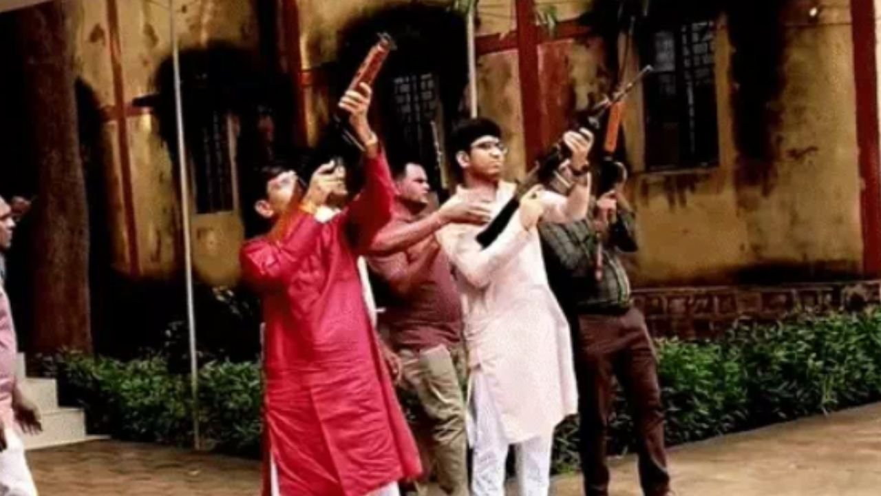 छत्तीसगढ़ में SP और बेटे का हर्ष फायरिंग करते वीडियो वायरल, भूपेश बघेल ने सरकार से पूछा- कानून के रखवाले ही नियम तोड़ेंगे तो जनता की रक्षा कौन करेगा?
