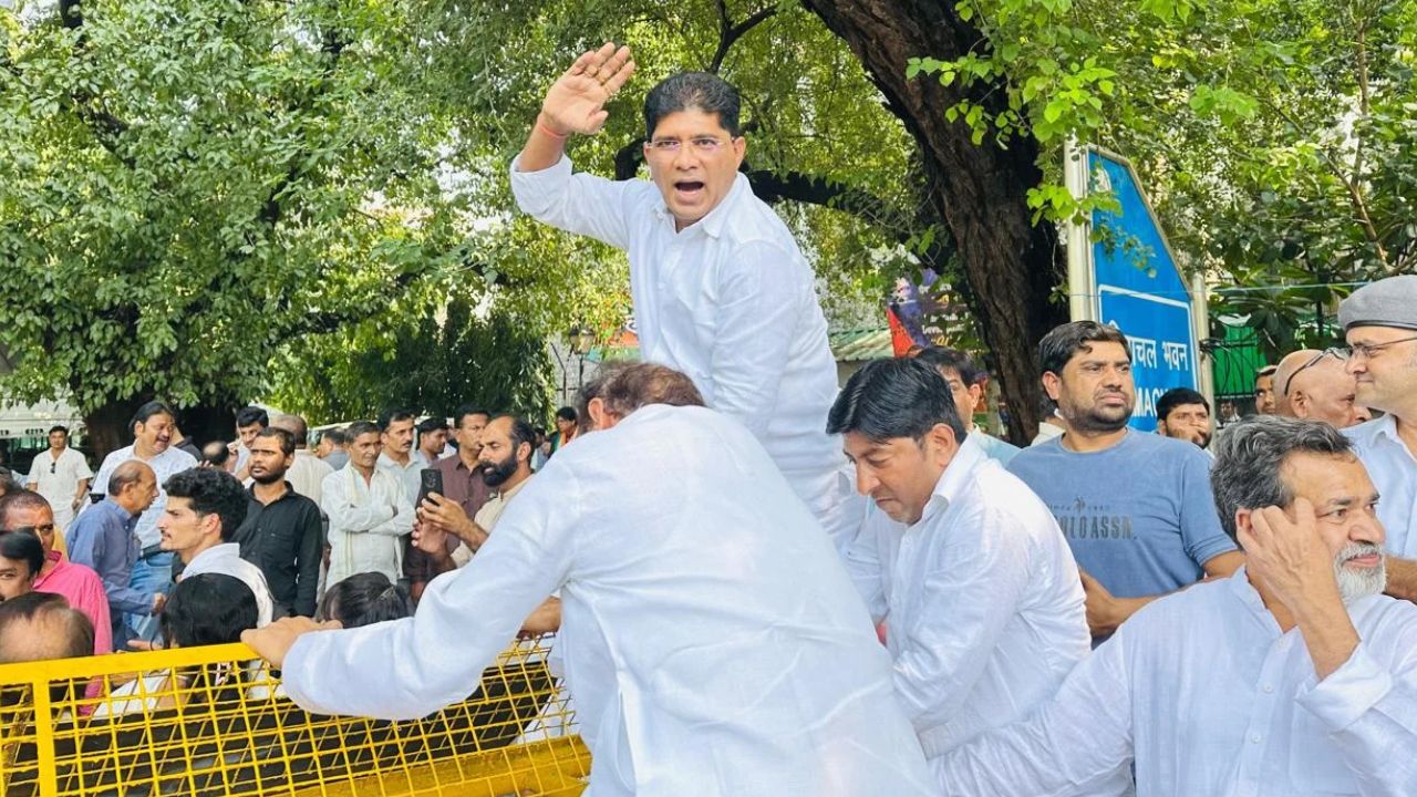 Durg News: लोकतंत्र बचाओ मार्च में छत्तीसगढ़ कांग्रेस का शक्ति प्रदर्शन, भूपेश बघेल के साथ दिल्ली पहुंचे दुर्ग के कांग्रेस नेता