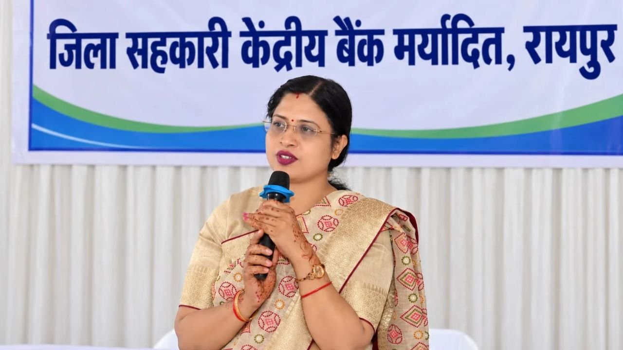 Raipur News: जिला सहकारी बैंक ने दर्ज किया 216 करोड़ का सकल लाभ, CEO अपेक्षा व्यास के कार्यकाल में किसानों को 11,583 करोड़ का भुगतान