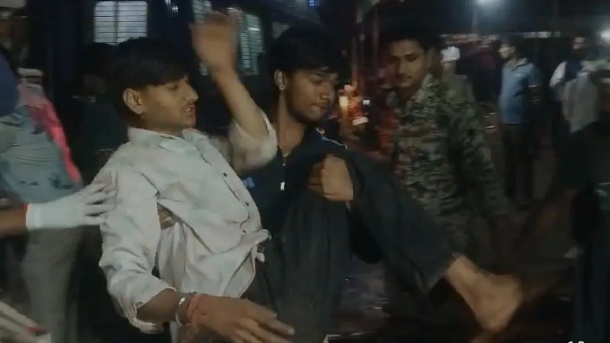 ग्वालियर में बड़ा हादसा: श्रद्धालुओं को रौंदते हुए पलटा धान से भरा ट्रक, 14 की मौत, 29 घायल