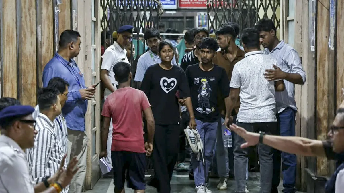 कोलकाता दुर्गा पूजा पंडाल में भगदड़, 19 की मौत: मां को आंखों के सामने खो बैठा 25 साल का सोनू, 25 घायल