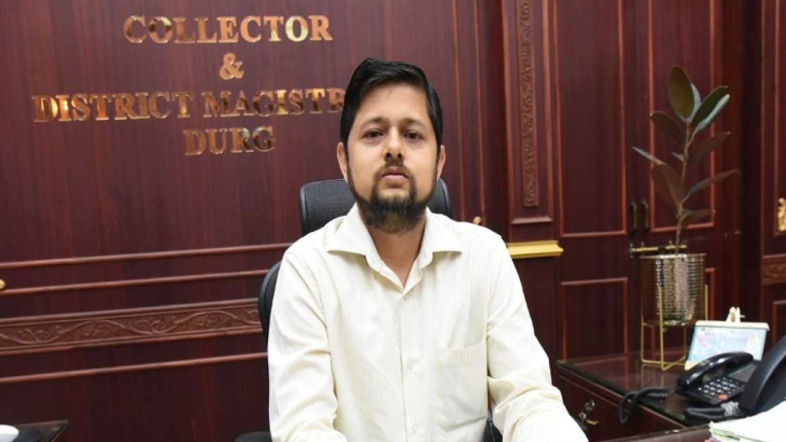 Durg News: जिला अस्पताल के ICU में भर्ती हुए कलेक्टर अभिजीत सिंह, पत्नी सहित प्रशासनिक अधिकारी पहुंचे हाल जानने