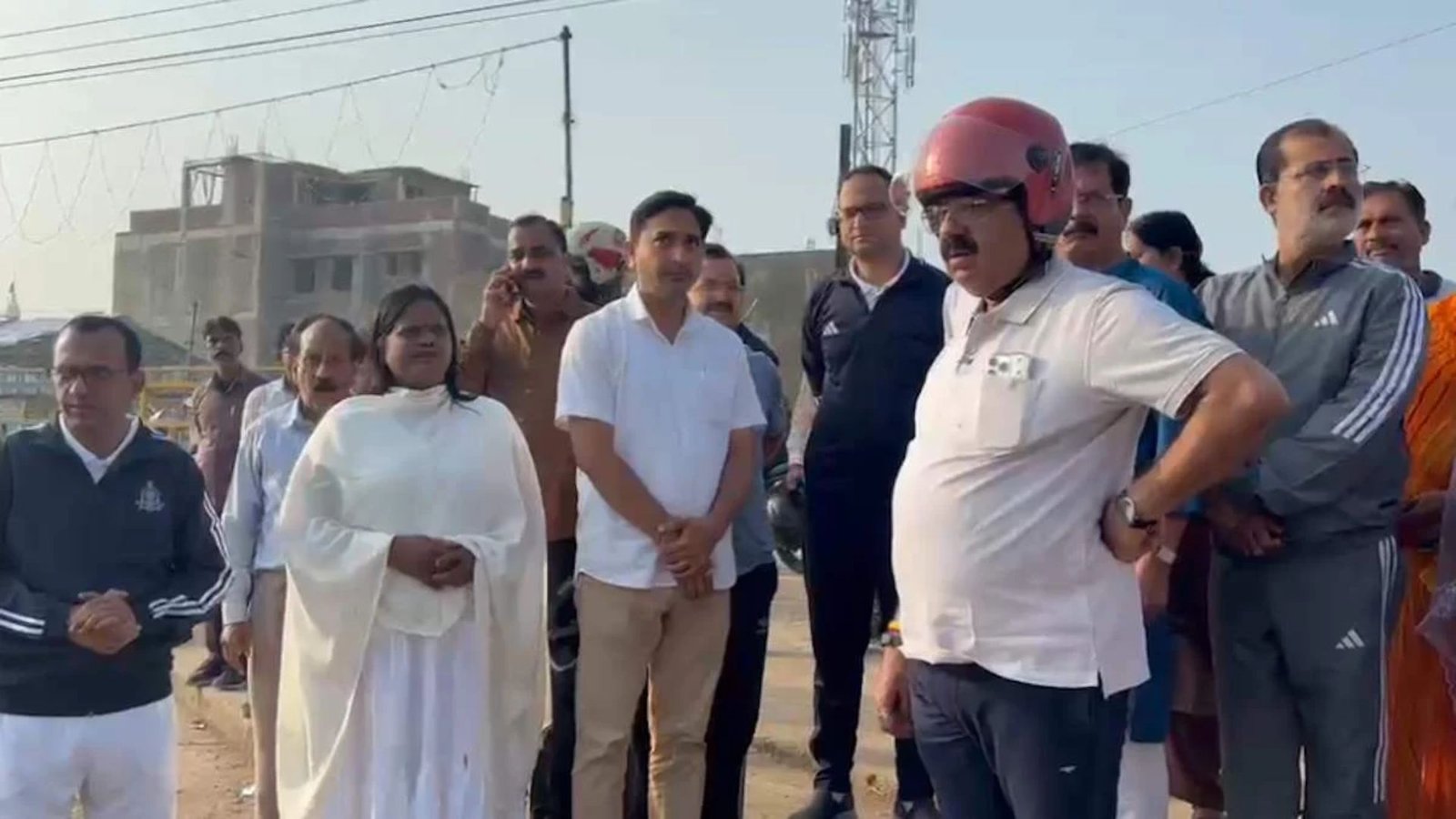 Ambikapur News : नवरात्रि से पहले तालाब की सफाई को लेकर सख्त हुए अरुण साव, समय पर काम पूरा करने के दिए निर्देश