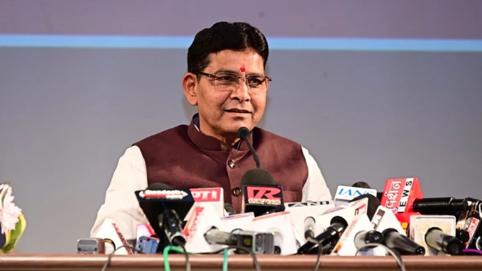 Raipur News: तहसीलदार के निलंबन पर मंत्री टंकराम वर्मा का सख्त संदेश, बोले- सरकारी कामकाज में लापरवाही बर्दाश्त नहीं