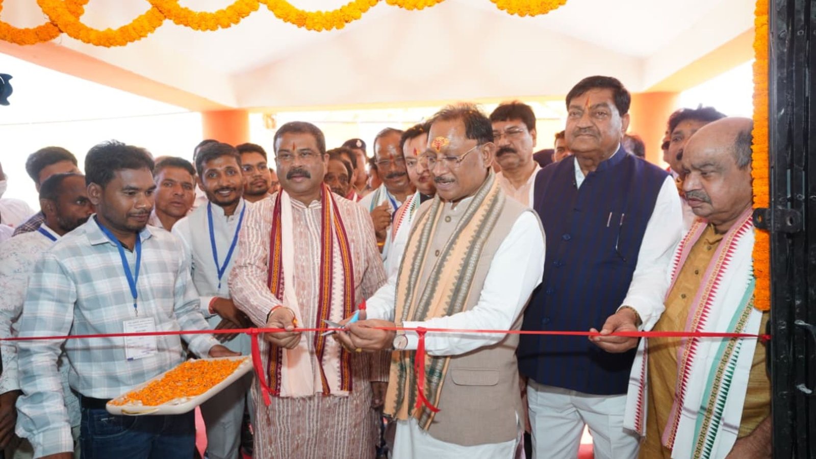 Chhattisgarh Latest News: CM विष्णु देव साय ने गढ़फुलझर में 50 लाख के सर्वमंगल भवन का किया लोकार्पण, मंदिर में डोम निर्माण की घोषणा