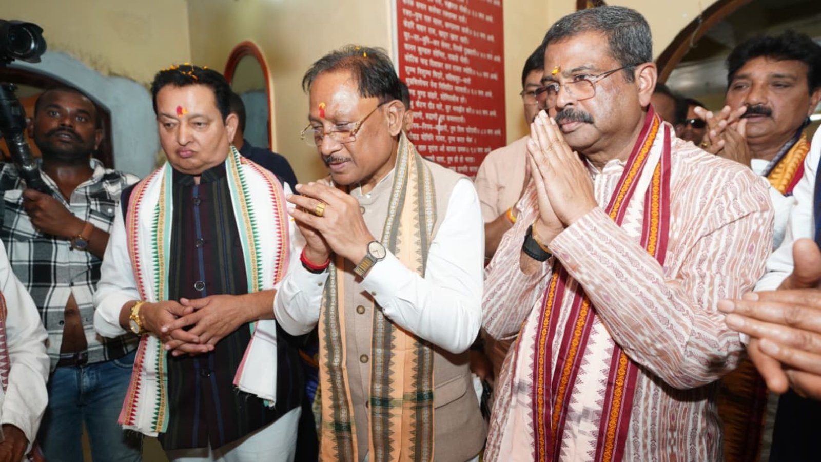Chhattisgarh Latest News: CM विष्णु देव साय ने मां रामचंडी मंदिर में की पूजा-अर्चना, प्रदेश की सुख-समृद्धि और खुशहाली की कामना