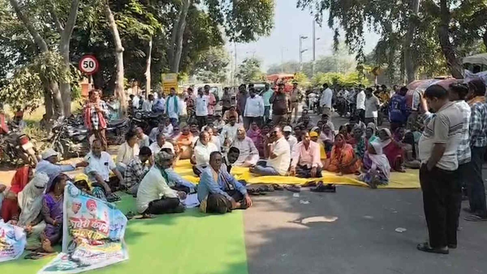 Mahasamund News: कावेरी सीड कंपनी पर 85 किसानों के ₹2.38 करोड़ बकाया रखने का आरोप, गुस्साए किसानों ने नेशनल हाईवे किया जाम