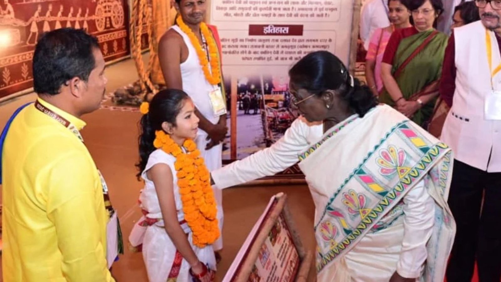 Bastar Latest News: राष्ट्रपति से मुलाकात को लेकर बस्तर दशहरा में विवाद, काछन गादी रस्म से जुड़े पनका समाज ने जताई नाराजगी