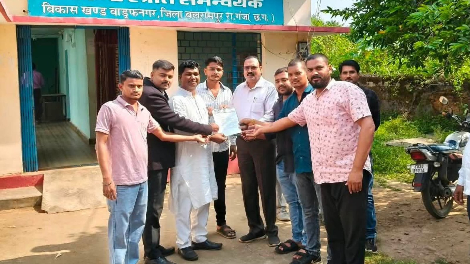 Balrampur News: विद्यार्थियों की पढ़ाई को लेकर NSUI ने उठाए सवाल, स्थायी नियुक्ति तक वैकल्पिक व्यवस्था की मांग