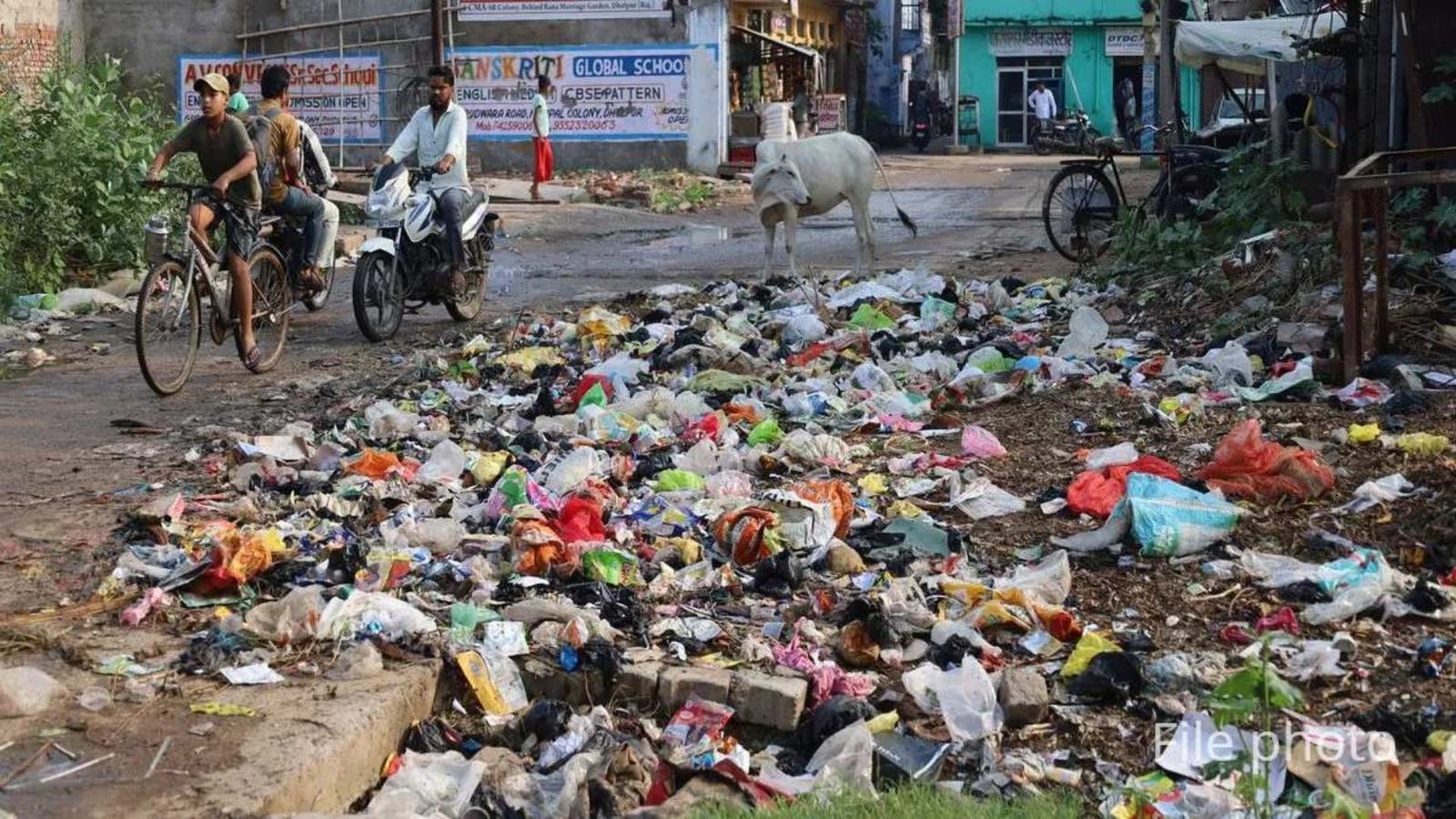 Raipur Latest News: बिना सूचना सफाई कार्य बंद करना ठेकेदार को पड़ा भारी, जवाब संतोषजनक नहीं मिलने पर रद्द हो सकता है ठेका
