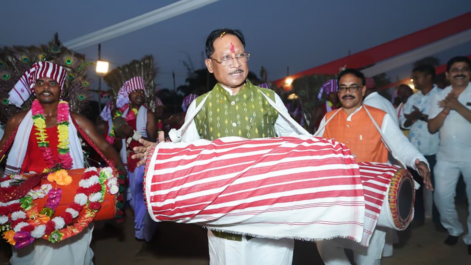 Chhattisgarh Latest News: युवाओं को शिक्षा और रोजगार के अवसरों का लाभ उठाने की अपील, CM साय बोले- संस्कृति हमारी पहचान, शिक्षा उज्ज्वल भविष्य का आधार