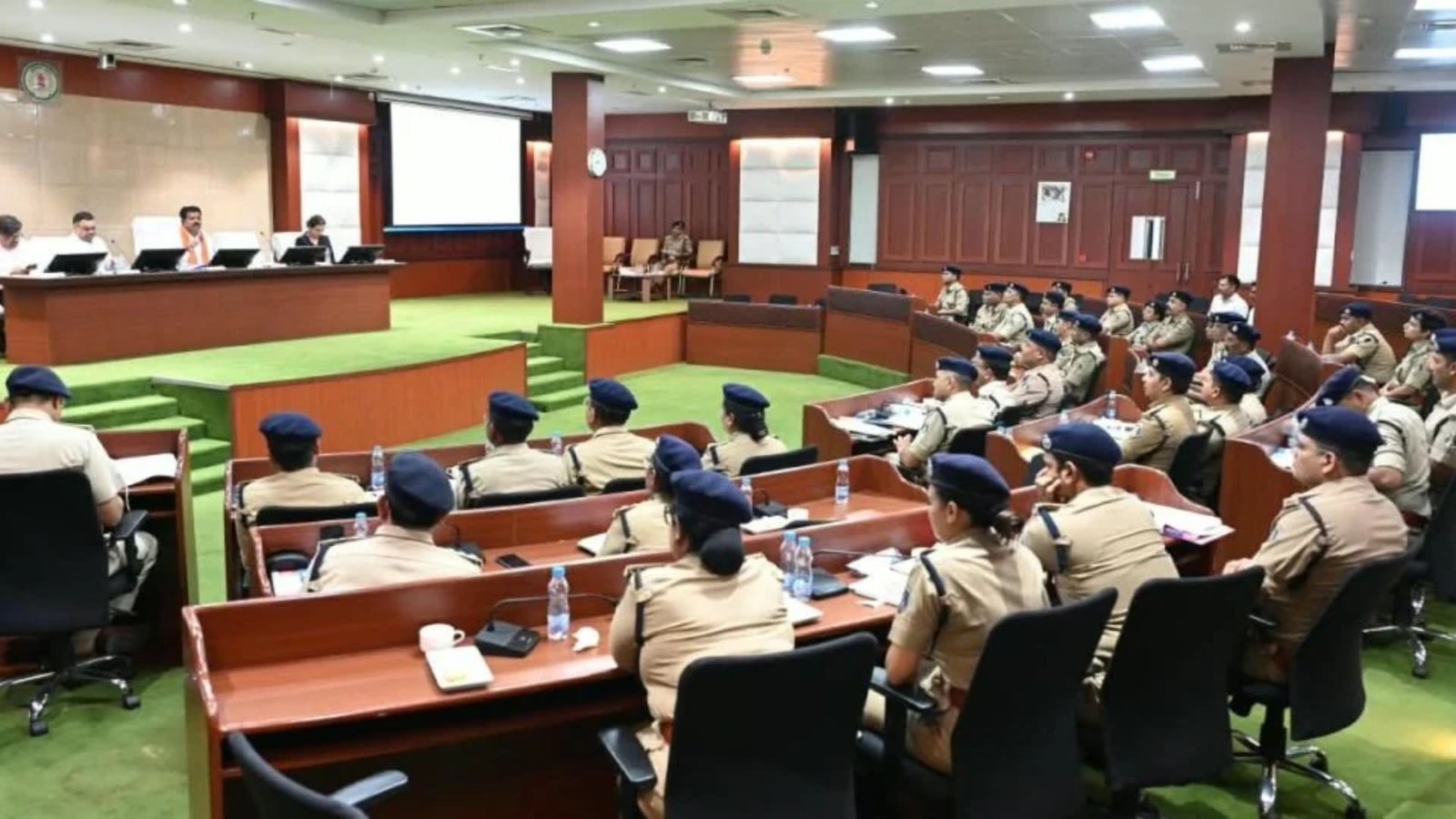 Chhattisgarh Latest News: स्कूल-कॉलेज और मेडिकल स्टोरों पर बढ़ेगी निगरानी, नशे की सूचना देने के लिए हेल्पलाइन 1933 के प्रचार के निर्देश