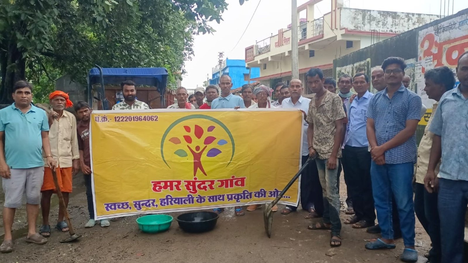 Balodabazar News: महात्मा गांधी की जयंती पर ग्रामीणों ने लिया स्वच्छता का संकल्प, हमर सुंदर गांव फाउंडेशन ने की पहल