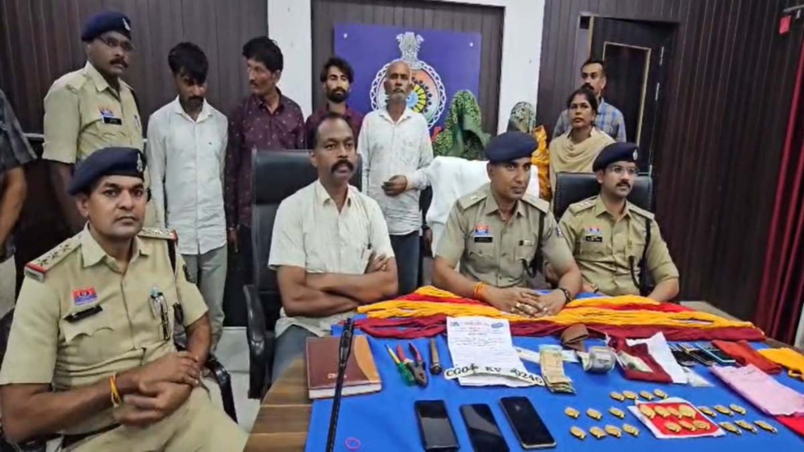 Durg News: ज्वेलर्स को असली सोना बताकर गिरवी रखी नकली पत्तियां, 19 लाख 32 हजार की ठगी का मामला