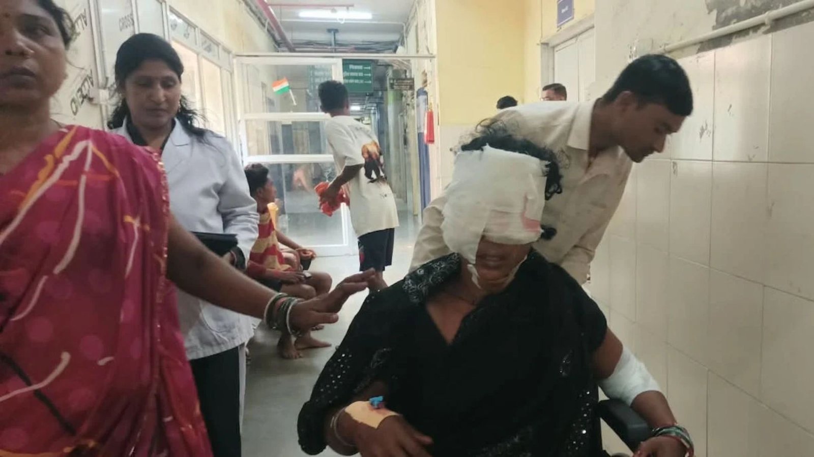 Mahasamund News: बागबाहरा में घर के अंदर घुसा तेंदुआ, 6 लोग घायल; गंभीर हालत में 3 को रायपुर किया गया रेफर