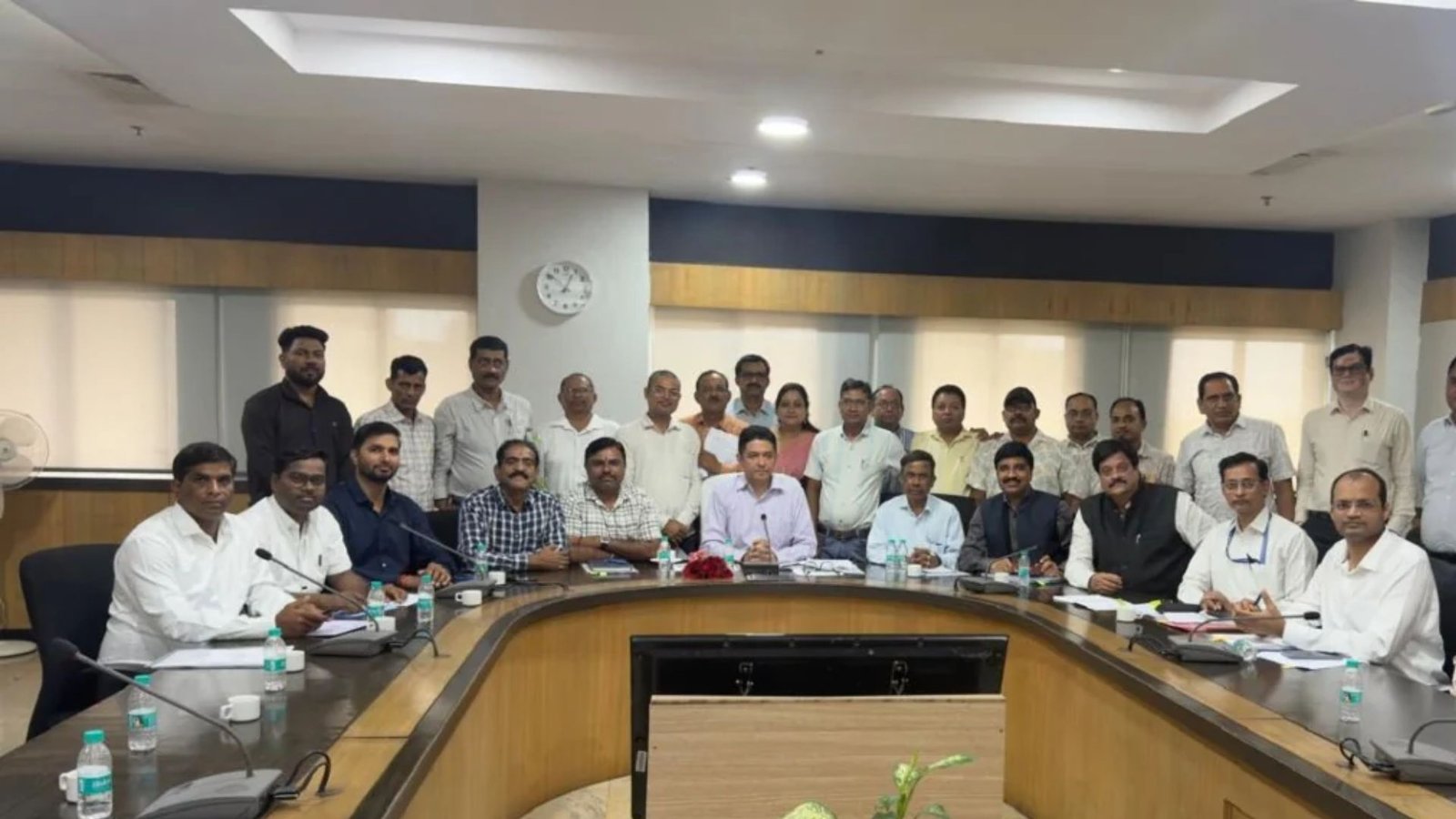 Raipur Latest News: मुख्यमंत्री साय, वित्त मंत्री चौधरी और स्वास्थ्य मंत्री जायसवाल का आभार, सरकारी कर्मचारियों को कैशलेस इलाज की उम्मीद