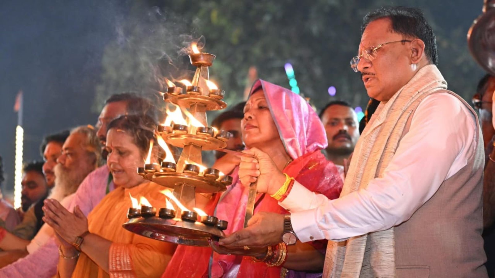 Chhattisgarh Latest News: महानदी की महाआरती में उमड़े श्रद्धालु, मुख्यमंत्री साय ने प्रदेश की खुशहाली की कामना के साथ दिया जल संरक्षण का संदेश