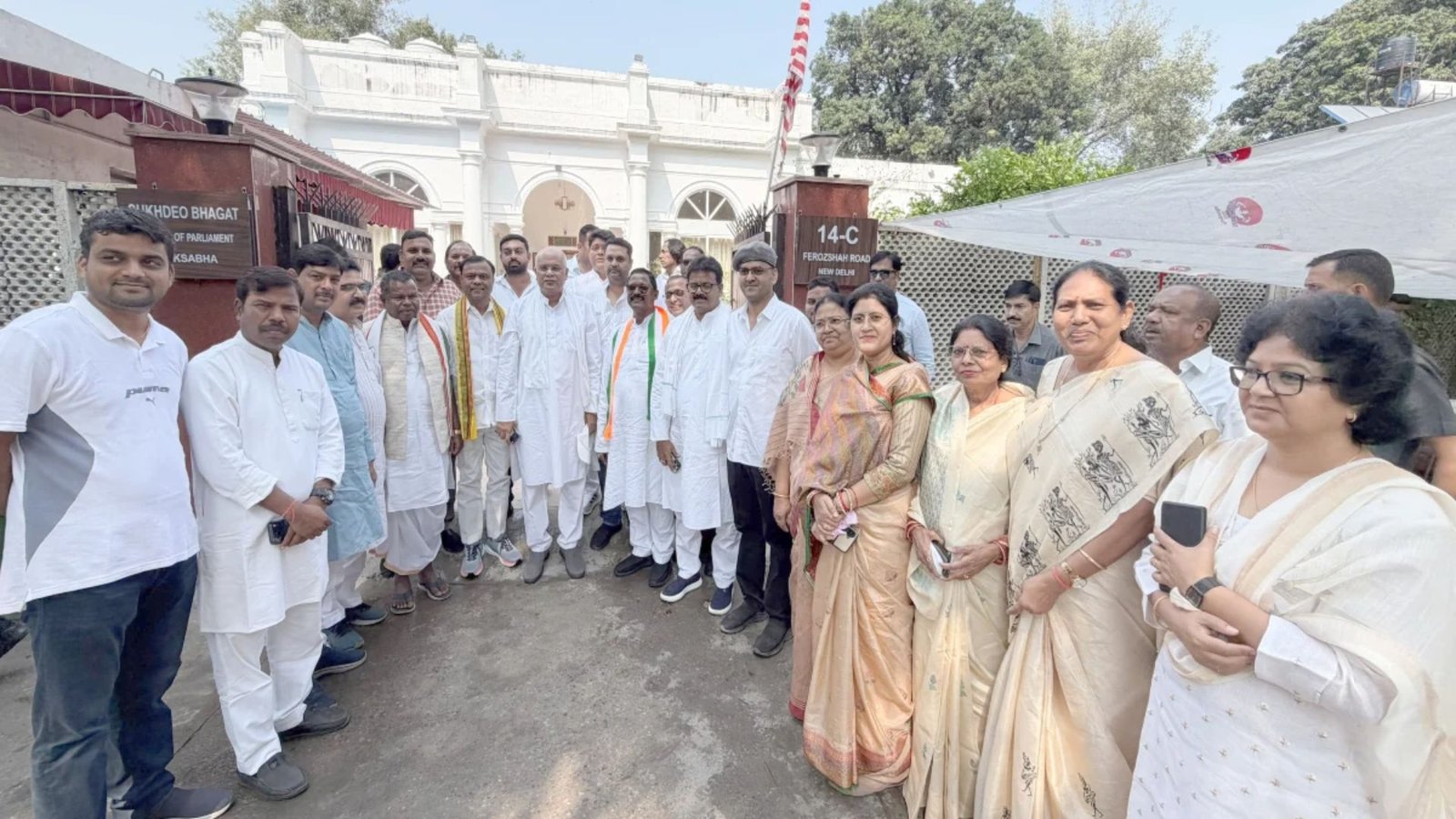 Raipur News: दिल्ली में कांग्रेस विधायकों और कार्यकर्ताओं ने किया प्रदर्शन, ज्ञानेश के खिलाफ नारेबाजी का वीडियो आया सामने