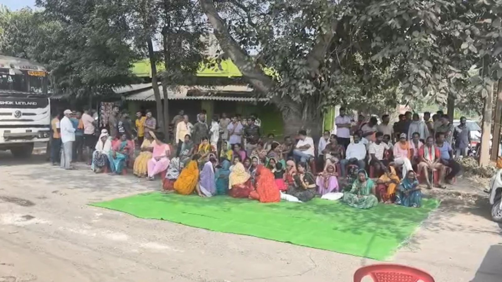 Katghora News: कोरबा में सड़क समस्या को लेकर प्रदर्शन, मौके पर पहुंचे पुलिस और प्रशासनिक अधिकारी; कार्रवाई पर अड़े ग्रामीण