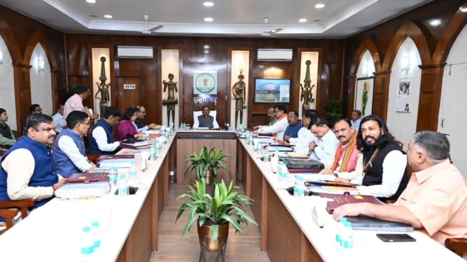Chhattisgarh Latest News: CM विष्णु देव साय की अध्यक्षता में कैबिनेट बैठक शुरू, धान खरीदी और कस्टम मिलिंग नीति पर नजर