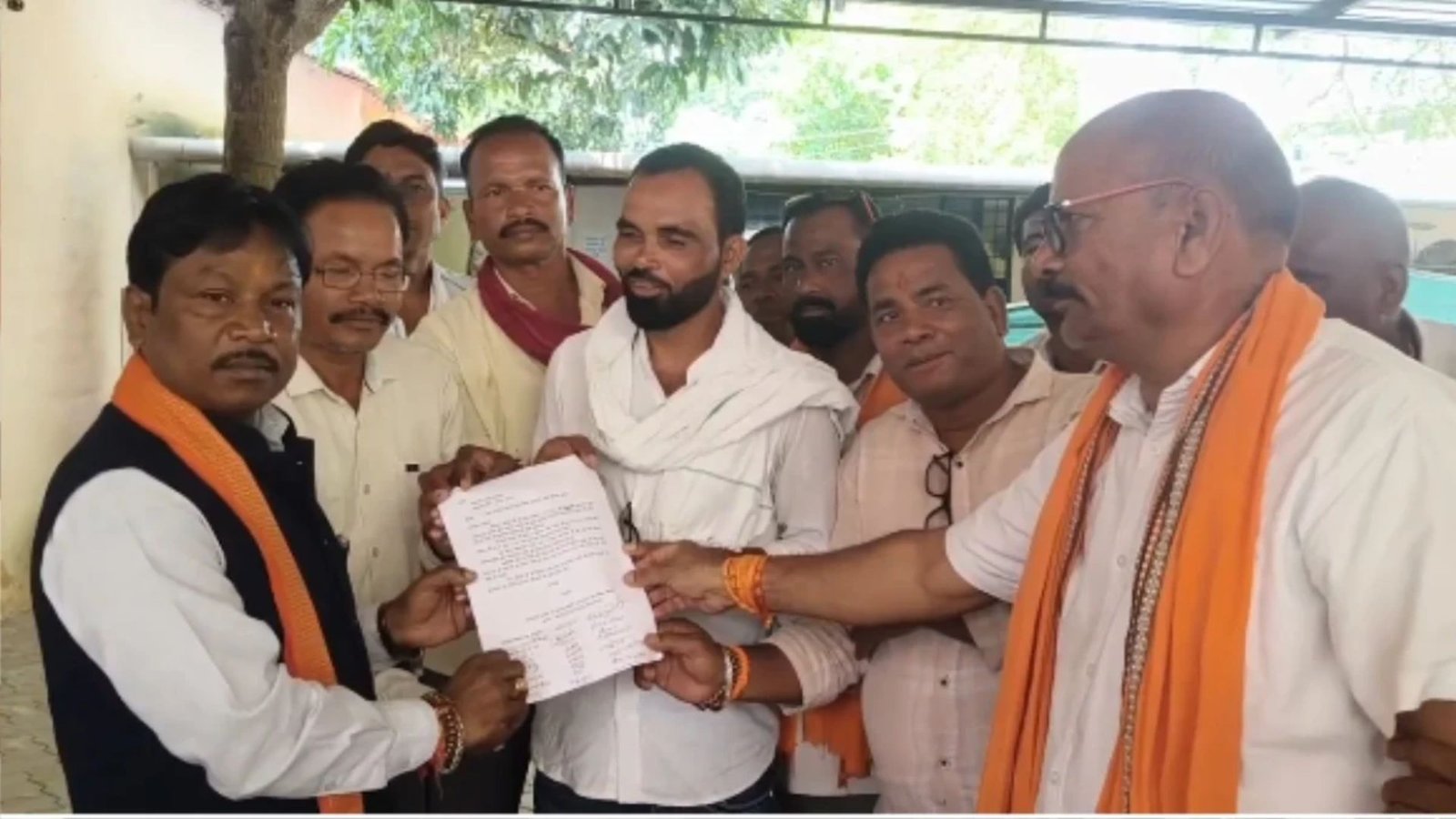 Jagdalpur News: खेतों में भरा पानी, मिट्टी और कीचड़ से फसल बर्बाद, किसानों ने मुख्यमंत्री और प्रधानमंत्री तक मांग पहुंचाने की कही बात