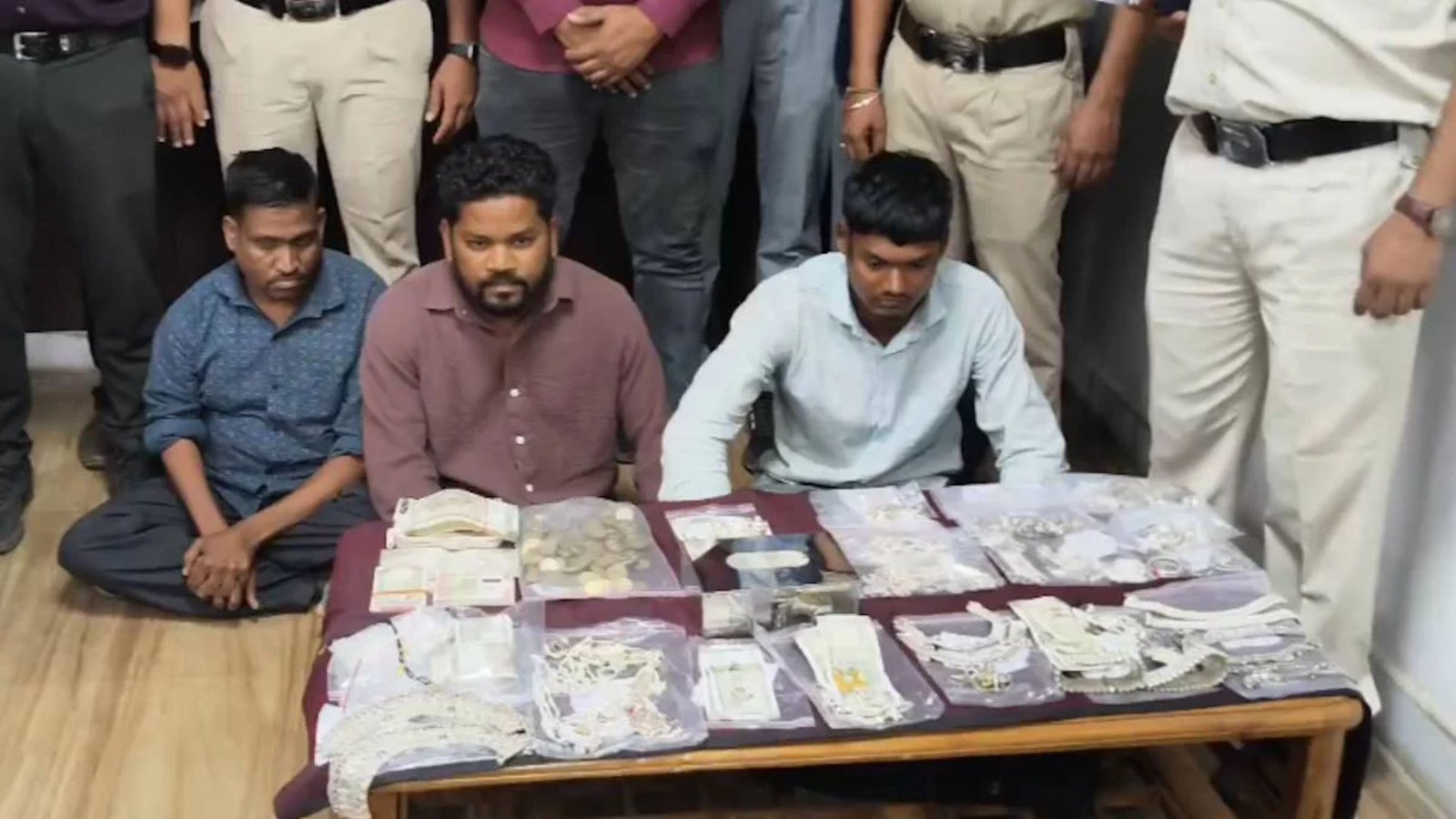 Bilaspur News: पूर्व प्राचार्य सहित तीन आरोपी गिरफ्तार, चोरी के पैसों से खरीदी कार की किश्त भरने का भी खुलासा