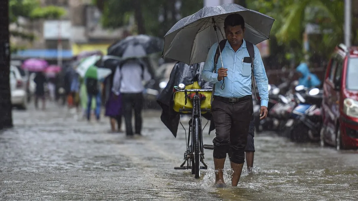 Weather News: बंगाल की खाड़ी में चक्रवात का खतरा, आंध्र प्रदेश-ओडिशा समेत 6 राज्यों में भारी बारिश का अलर्ट